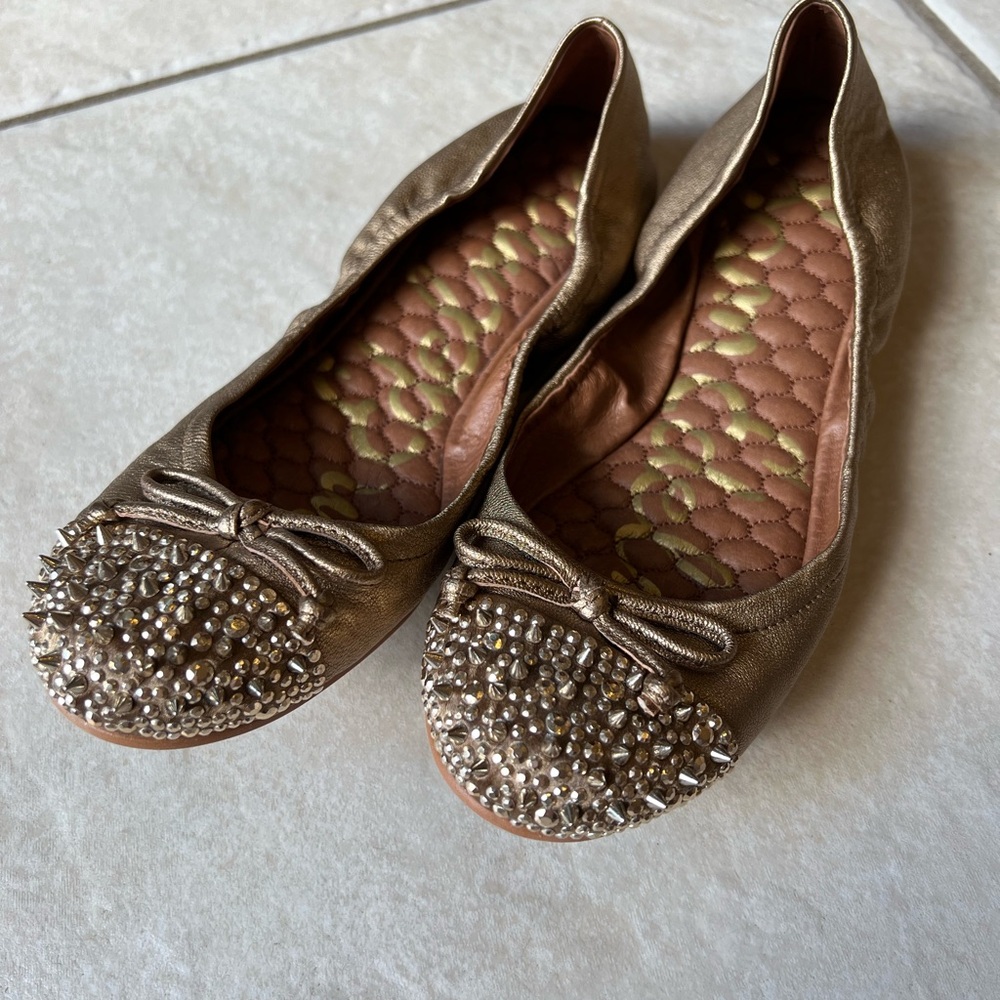 NWOT Sam Edelman Beatrix Spike/Rhinestone Gold Leather Flats - Size 7